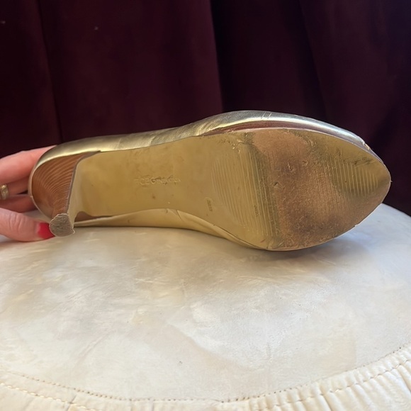 BCBG Generation Gold Platform Sandal Size 7.5 - Picture 8 of 10